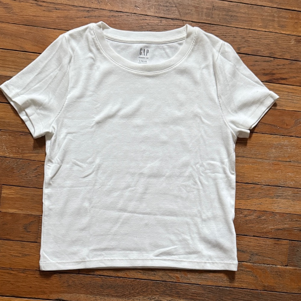 NWOT GAP Modern Rib Tee - Ribbed Stretch Top